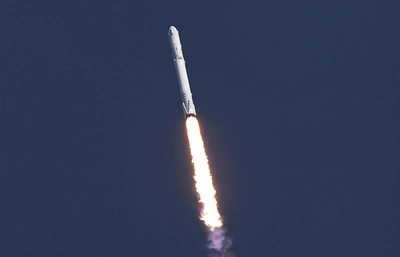 SpaceX успешно посадила нижнюю ступень ракеты на платформу в океане