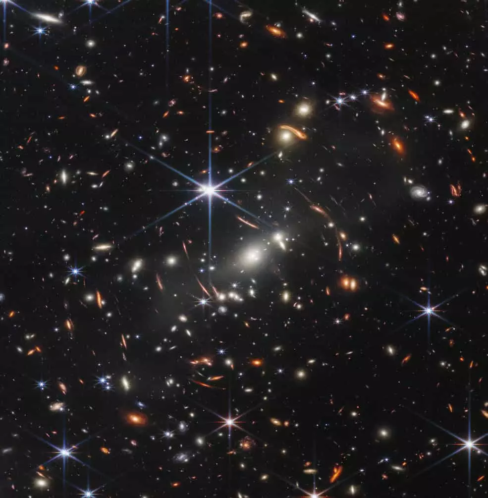 NASA показало первый снимок «Джеймса Уэбба»